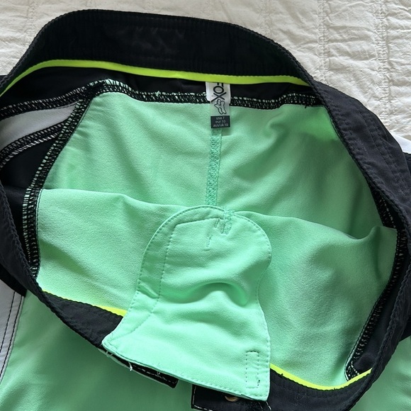 Fox youth size 7 sports shorts with zip pocket, lime, green, and black-white - Picture 5 of 13